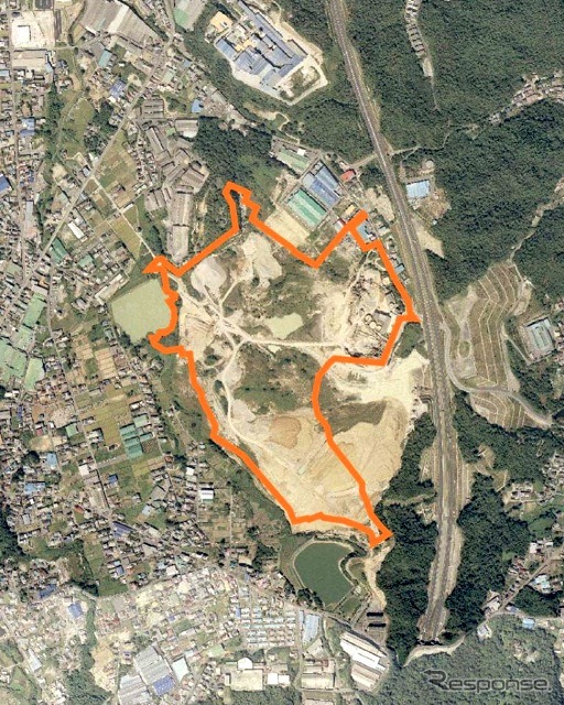 トヨタ紡織テストコースの建設予定地。南北(写真天地方向)に走る道路は東海環状自動車道。