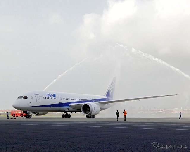 検証飛行で来日した、ANA塗装の、ボーイング社有787ドリームライナー(7月上旬)