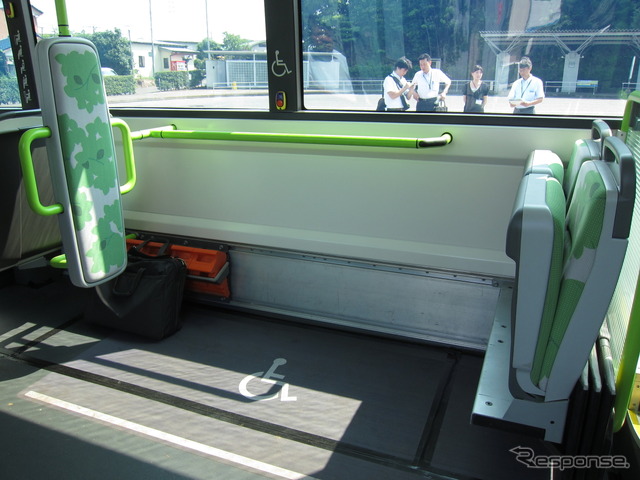 慶應義塾大学の電動フルフラットバス