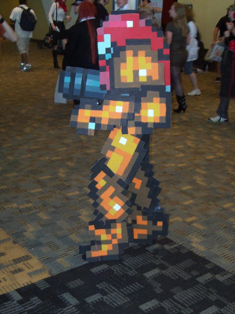 究極の再現度？16-bitな『メトロイド』サムスコスプレ！