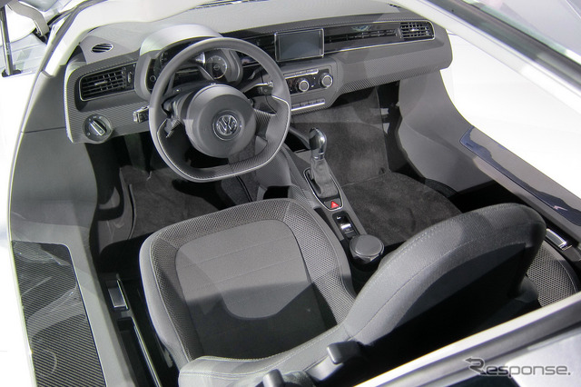 コンセプトカーのXL1（2011年1月のカタールモーターショーに出品）