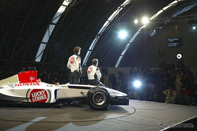 【写真蔵】トップ3撃墜へ……「B・A・R ・ホンダ006」の挑戦