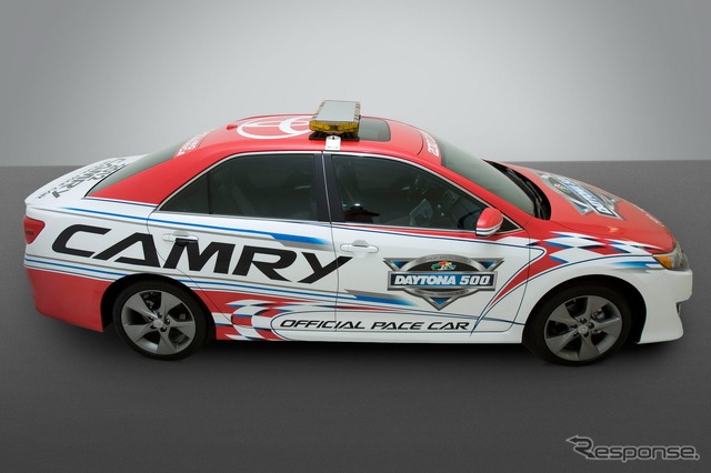 新型カムリのデイトナ500ペースカー