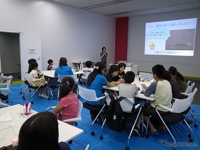 住友スリーエム 第16回 3M 夏休み子ども科学実験館のようす
