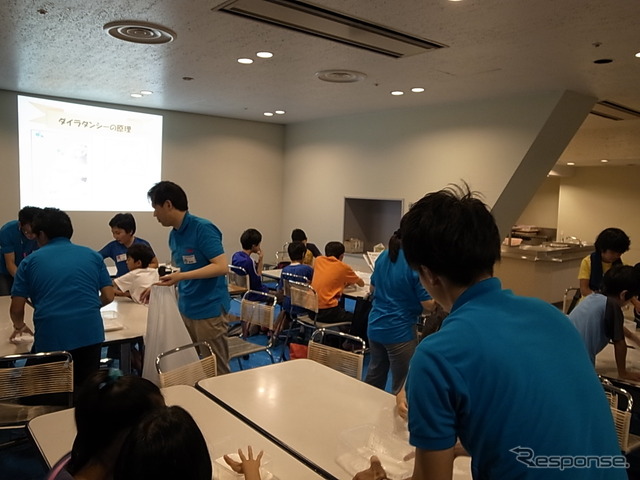 住友スリーエム 第16回 3M 夏休み子ども科学実験館のようす