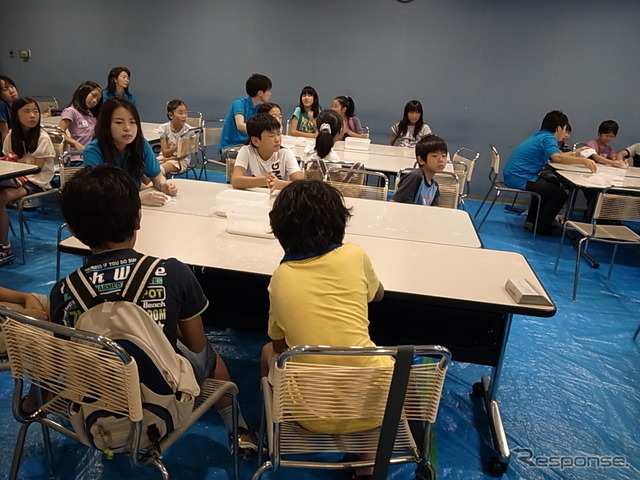 住友スリーエム 第16回 3M 夏休み子ども科学実験館のようす