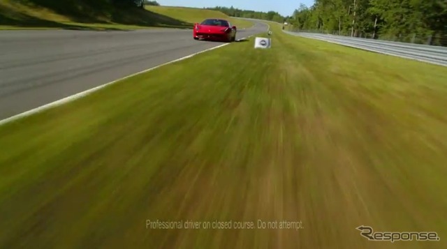 フェラーリ 458イタリア を従えて走るキャデラック CTS-Vクーペ(動画キャプチャー)