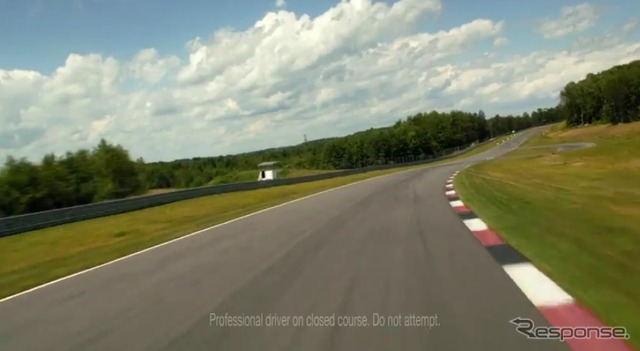フェラーリ 458イタリア を従えて走るキャデラック CTS-Vクーペ(動画キャプチャー)