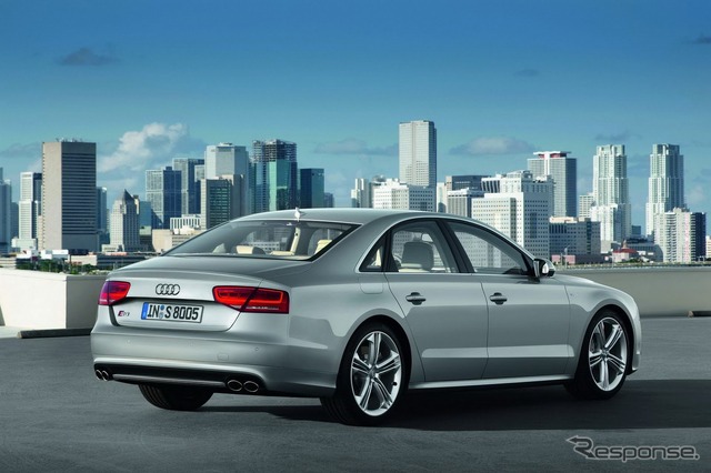 新型アウディ A8