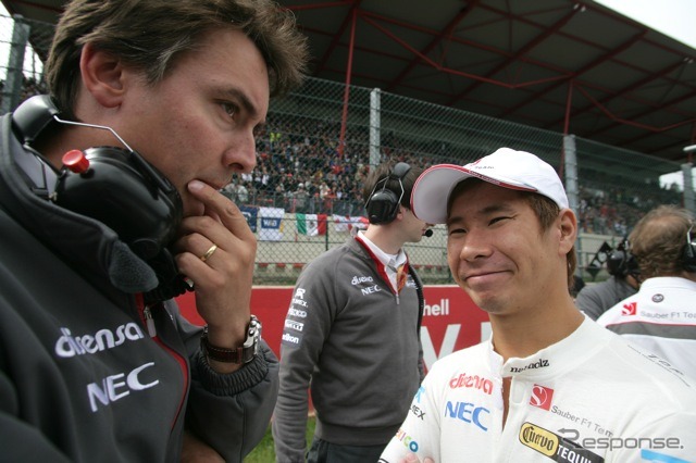 小林可夢偉（向かって右。ザウバー、F1ベルギーGP）