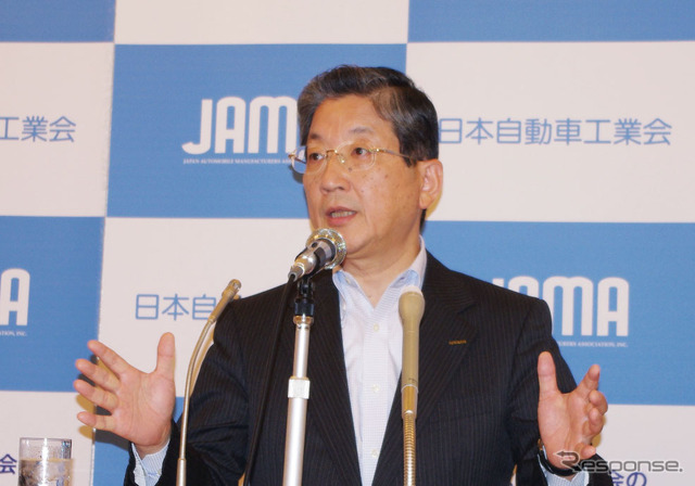 志賀俊之自工会会長は31日、政府が中間まとめを発表した2020年度燃費基準についてコメントした。