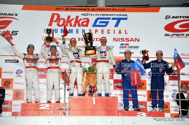 SUPER GT第5戦（鈴鹿）、GT500クラス表彰台。向かって左端が柳田選手