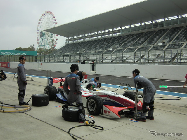 こちらは土曜日の鈴鹿。走行全面キャンセルが前日のうちに決まっていたため、各チームはピット練習などに時間を費やしていた