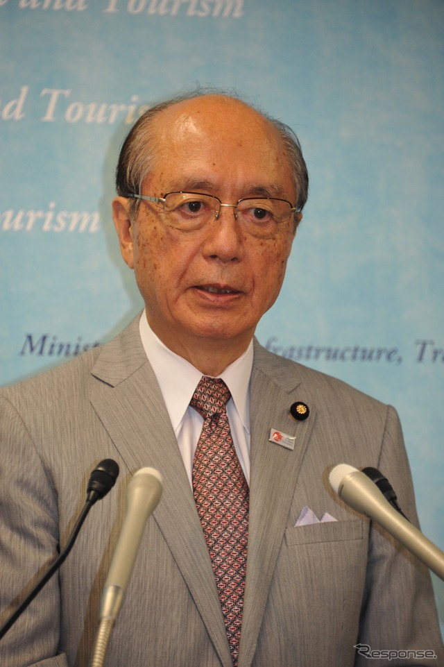 新しく国土交通大臣に就任した前田武志氏