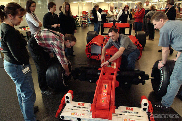 「レゴ・レーサー」登場---ブロックで作られた実物大フェラーリF1も