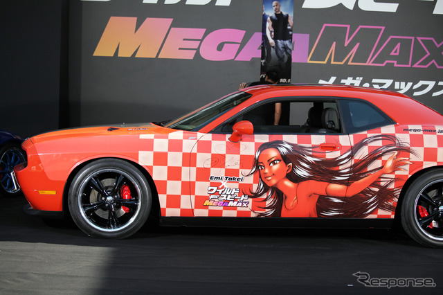 武井咲、映画『ワイルド・スピード MEGA MAX』オリジナルカーを披露