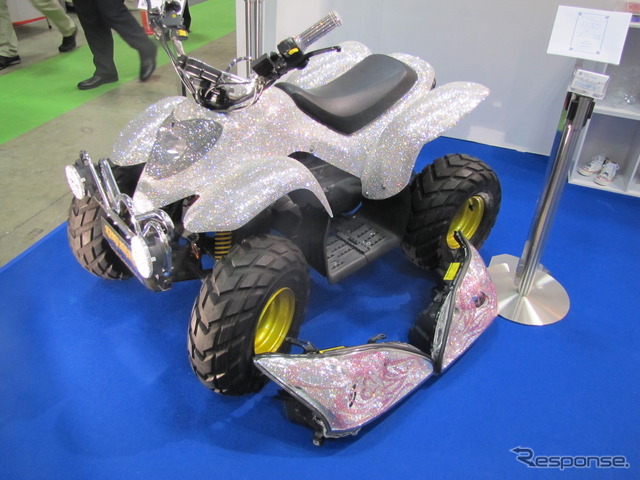 ［ギフトショー11秋］まぶしすぎるバギー、価格は298万円