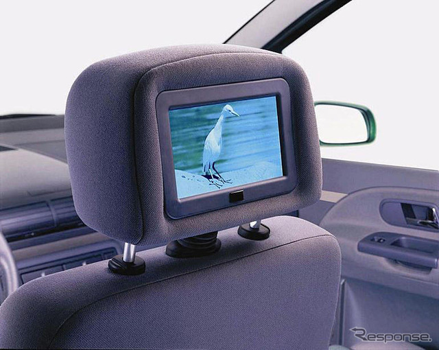 VWがヘッドレストモニターをオプションで発売