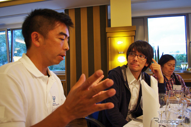 工藤氏にエコドライブのアドバイスを送る石井氏