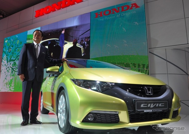 ホンダは伊東社長が新型 シビック を発表