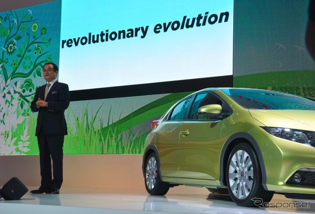 ホンダは伊東社長が新型 シビック を発表
