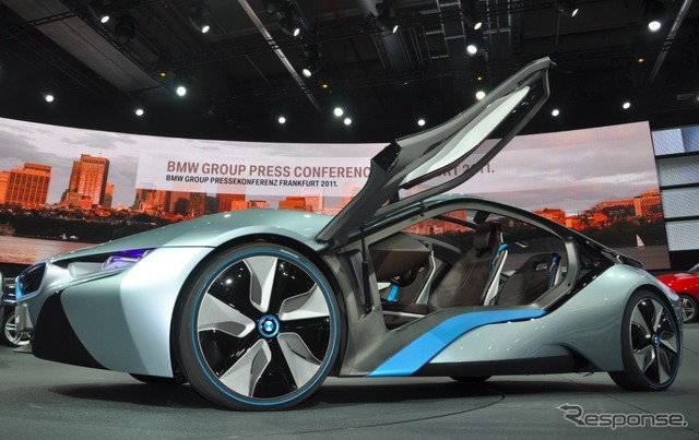 BMWは i8 などを大々的に発表した