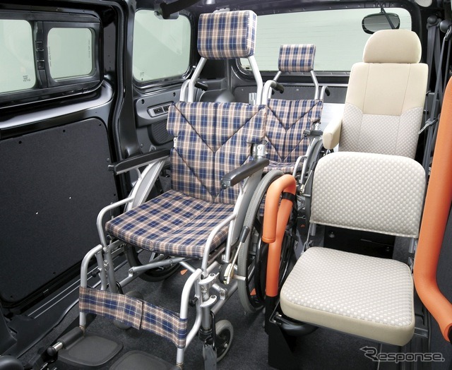 日産NV200バネット・チェアキャブ車いす2名仕様