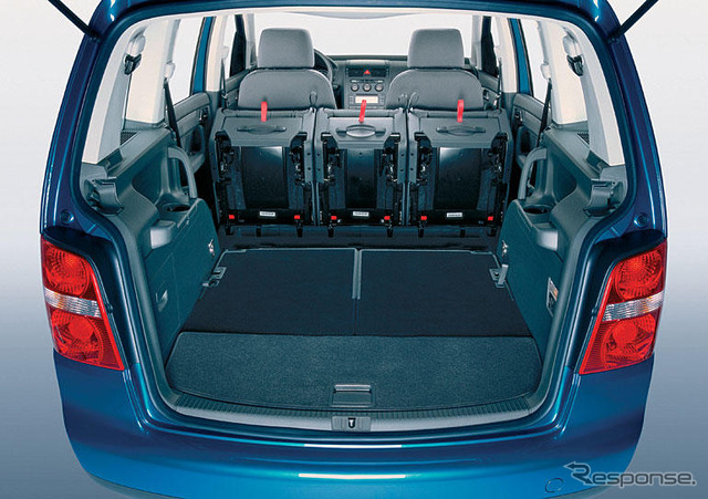 【VW『トゥーラン』写真蔵】国産勢に勝てる?……シートアレンジ