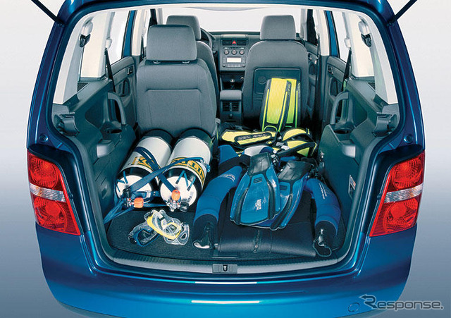 【VW『トゥーラン』写真蔵】国産勢に勝てる?……シートアレンジ