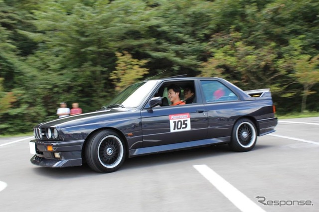 BMW M3。ドライバーはとても楽しそう。