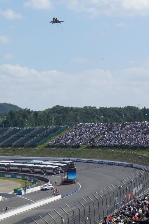 【INDYCAR インディジャパン】F-4EJ改戦闘機の歓迎フライト