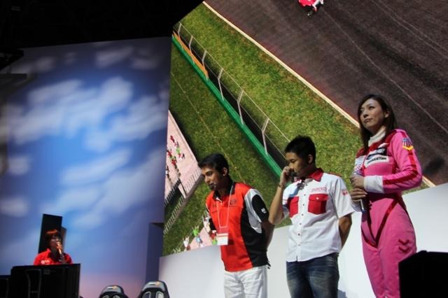 【TGS 2011】伝説のF1ドライバー、鈴木亜久里も登場・・・『F1 2011』ステージ 　