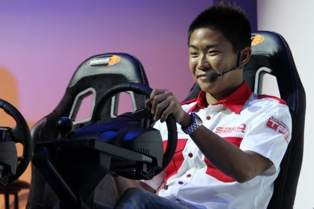 【TGS 2011】伝説のF1ドライバー、鈴木亜久里も登場・・・『F1 2011』ステージ 　