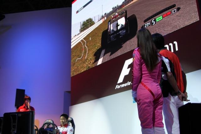 【TGS 2011】伝説のF1ドライバー、鈴木亜久里も登場・・・『F1 2011』ステージ 　