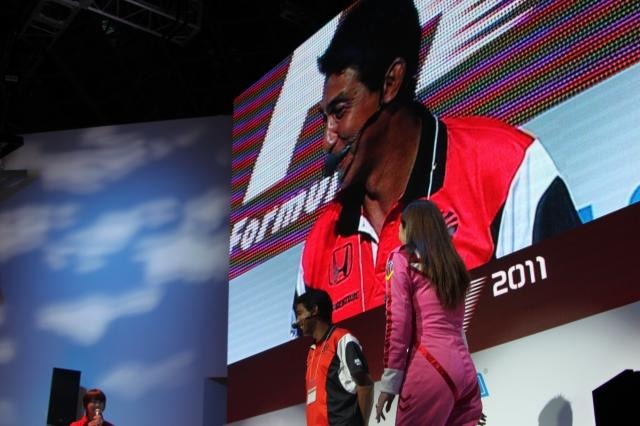 【TGS 2011】伝説のF1ドライバー、鈴木亜久里も登場・・・『F1 2011』ステージ