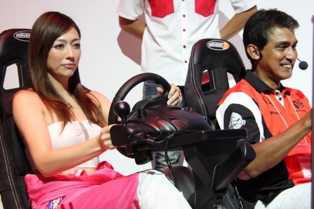 【TGS 2011】伝説のF1ドライバー、鈴木亜久里も登場・・・『F1 2011』ステージ 　