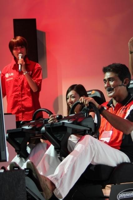 【TGS 2011】伝説のF1ドライバー、鈴木亜久里も登場・・・『F1 2011』ステージ 　