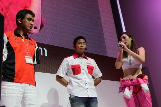 【TGS 2011】伝説のF1ドライバー、鈴木亜久里も登場・・・『F1 2011』ステージ