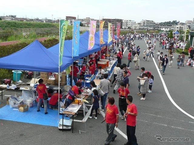自動車教習所でチャリティ…チアリーディングや大道芸を披露 9月25日