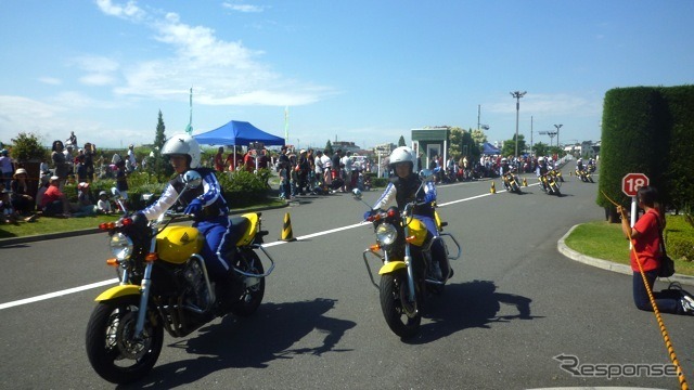 自動車教習所でチャリティ…チアリーディングや大道芸を披露 9月25日