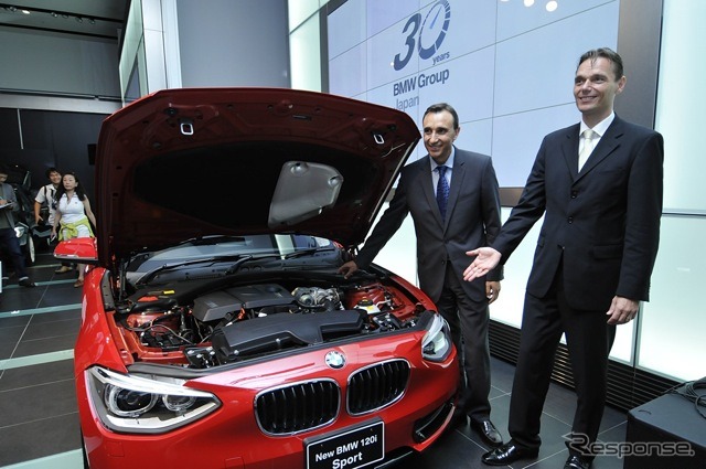 ロペス氏(向かって左)とクルーガー氏(BMWジャパン社長。BMW 1シリーズ日本発表)