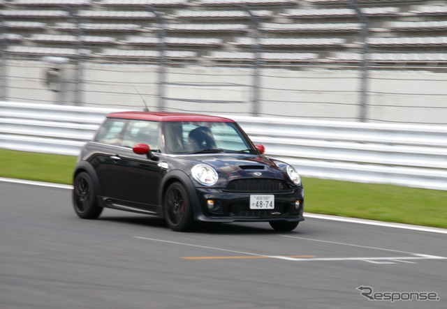 24日に開催されたMINIジョンクーパーワークス試乗会の様子