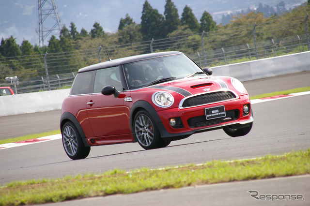 24日に開催されたMINIジョンクーパーワークス試乗会の様子