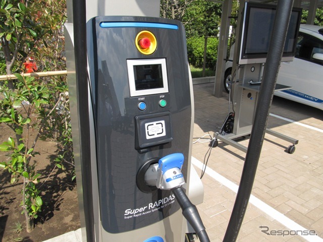 超急速充電器「Super RAPIDAS(スーパーラピダス)」の充電デモンストレーション