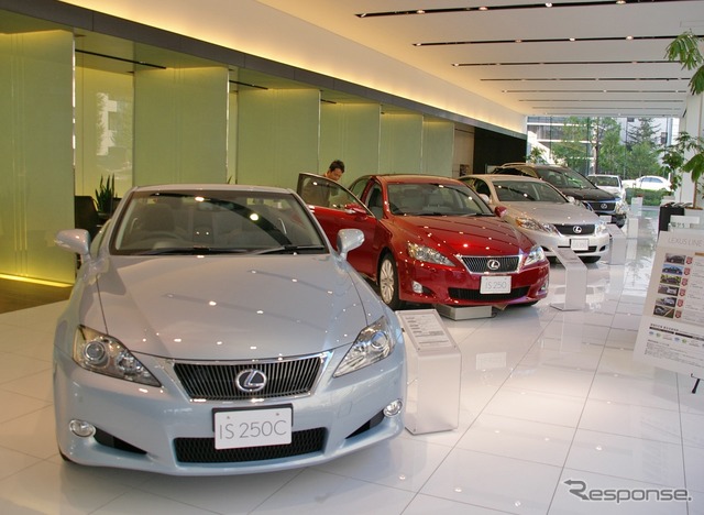 J.D.パワーアジア・パシフィックは「2011年日本自動車セールス満足度」調査の結果を発表。レクサスが1位、メルセデスベンツが5位から2位に浮上した。