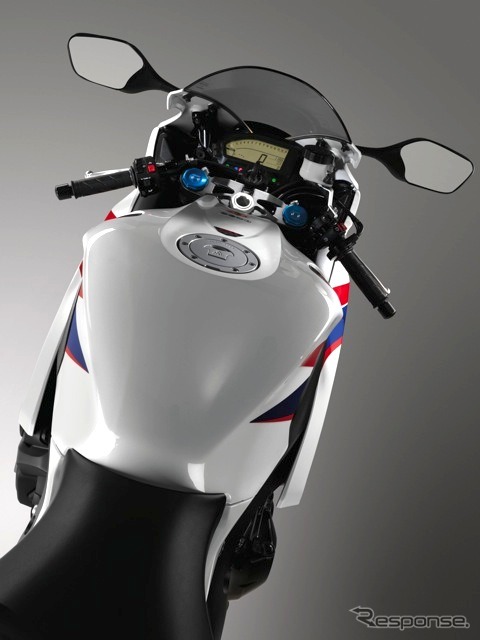 ホンダCBR1000RRファイアーブレード新型