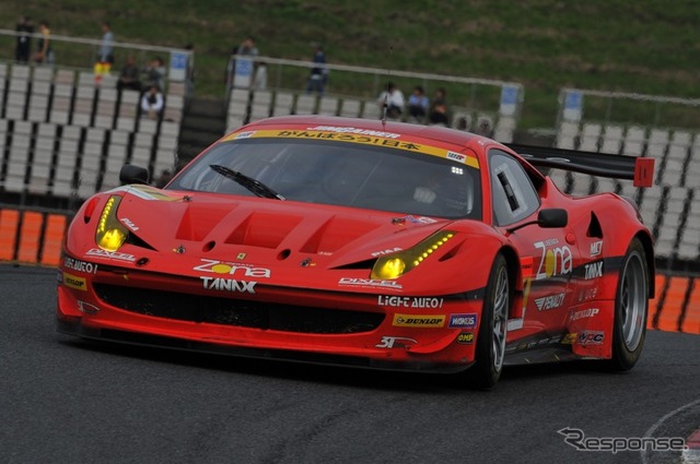 GT300クラス2位は、フェラーリ『458 GTC』の田中哲也/平中克幸組（JIMGAINER DIXCEL DUNLOP 458）