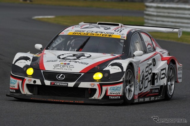 GT300クラス3位は、レクサス『IS350』の折目遼/インペラトーリ組(SG CHANGI IS350)