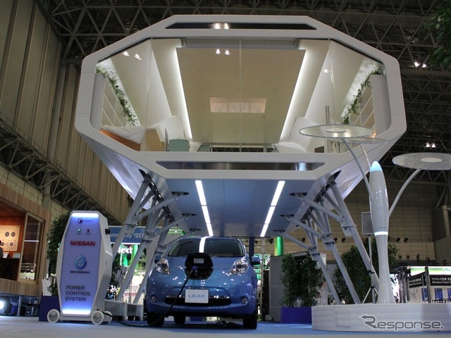 日産スタンド（CEATEC 11）