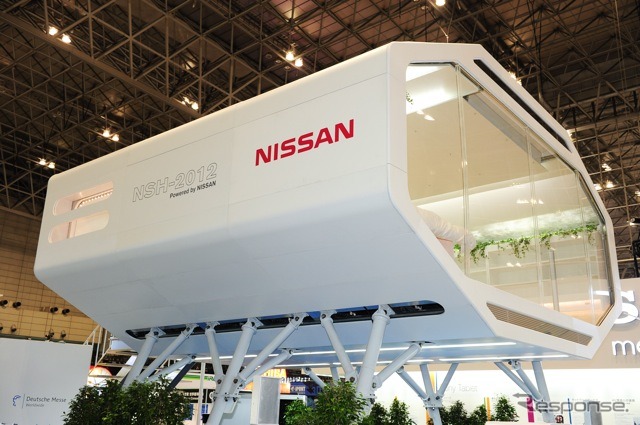 日産スタンド(CEATEC 11)